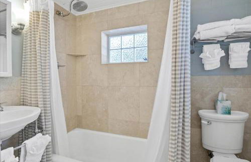 Grand Getaway with Private Dock near Coconuts - Foto 30