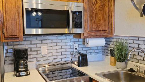 Cozy Updated Cove of Heaven, 5mins to Lake Hefner! - Foto 5