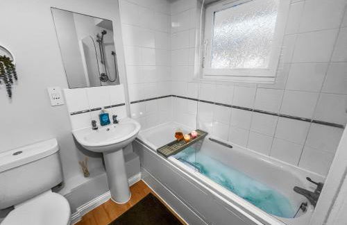 Stylish Apartment Near Heathrow, Skyline Views - Foto 27