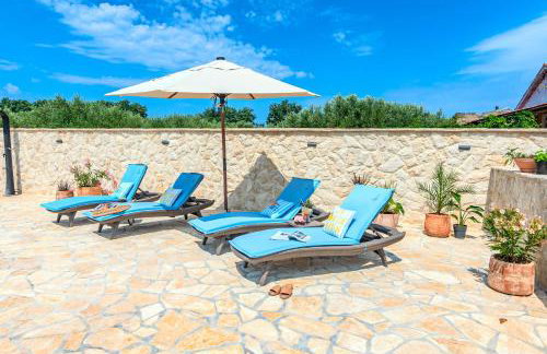 Holiday House Paula sa privatnim grijanim bazenom na mirnoj lokacija blizu mora - Foto 31