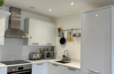 Great Quiet & Brand New Flat With Great Transport Links in Bushey - Foto 12