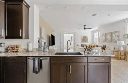 Luxe Queen Creek Home with Pool, Yard, Work Station - Photo 19