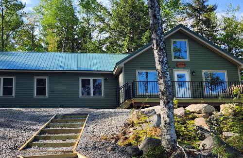 Family Friendly Lakefront Cottage, Ambajejus Lake - Foto 1