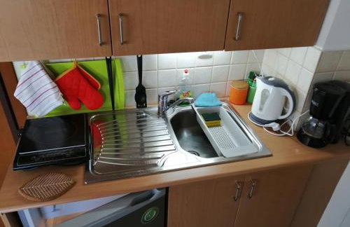 Spacious & Modern Studio Apartment Near the Airport - Foto 14