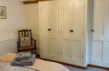 Stunning 2 Bedroom Flat in a Central Location - Photo 21