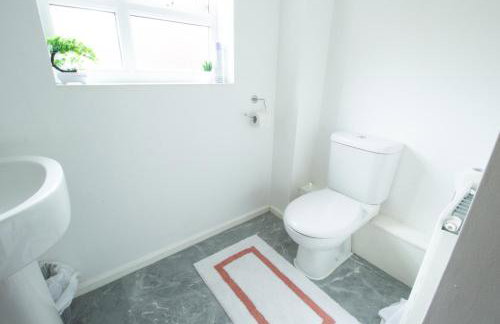 Close to City Centre 3-Bed Townhouse, Sleeps 7, Free Parking, Great Transport Links - Foto 5