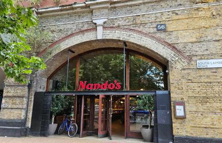 Vauxhall Central - Spacious 3-Bed Serviced Apartment- Balcony-Free Parking - Lift - Sleeps 7 - Foto 23