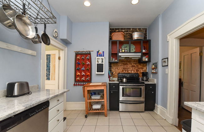 Artist's House Upper Apt Walk to Forsyth - Photo 18