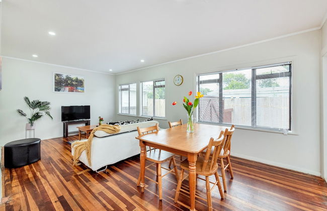 Kiwi Holiday Home near Airport - Photo 17