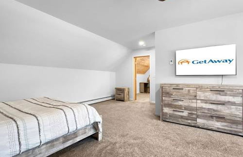 The Mendon House Brought to you by GetAway Vacations - Photo 16