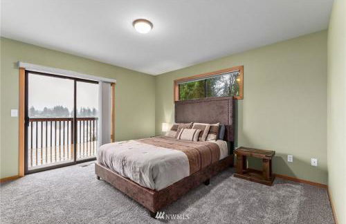 Beautiful Private Lake Lodge with Private Dock and Mountain Views - Foto 32