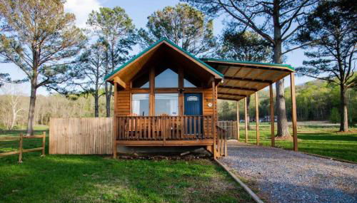 Rustic Chic Alabama Cabin w Loft Fire Pit Pet Friendly Fenced Yard Lake Guntersville - Lucky Lodge - Foto 5, pet friendly