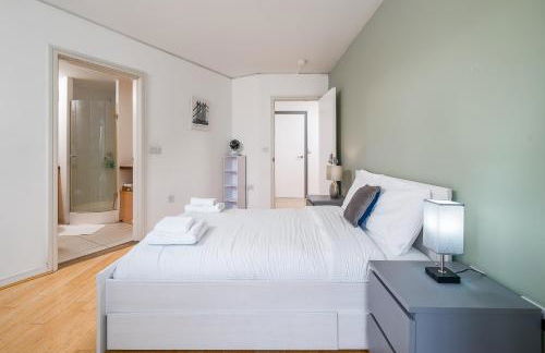 Lovely 3BD Flat, Parking, sleeps SIX close to O2 - Foto 29