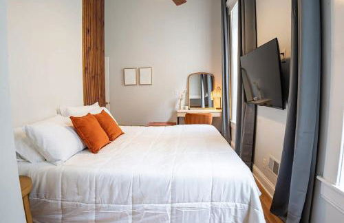 Remodeled Modern Home - private backyard & games! - Foto 22