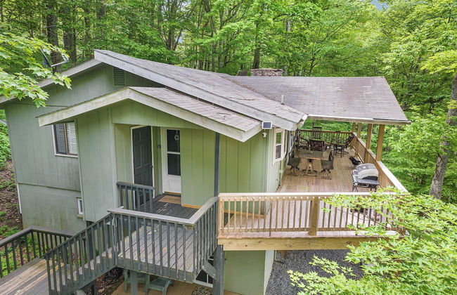 Deck w/ Forest Views, Ping Pong Blue Ridge Mtn Escape Ash Vale by Avantstay - Foto 31
