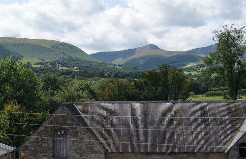 Top Floor at Cantref House - Photo 31