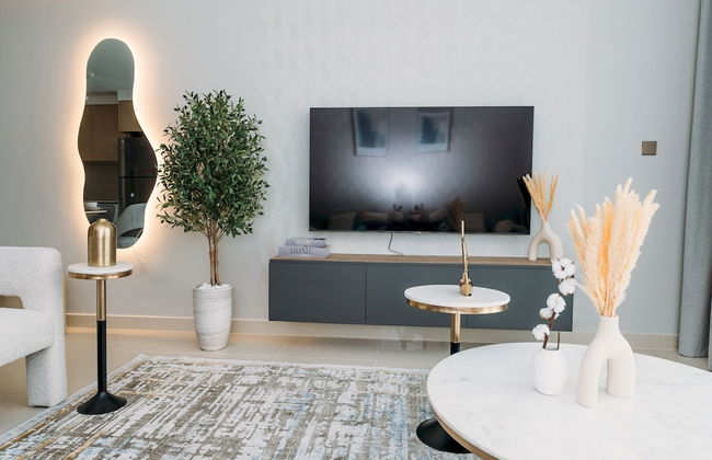 New! Luxurious Stay Dubai Creek Balcony & View - Photo 12