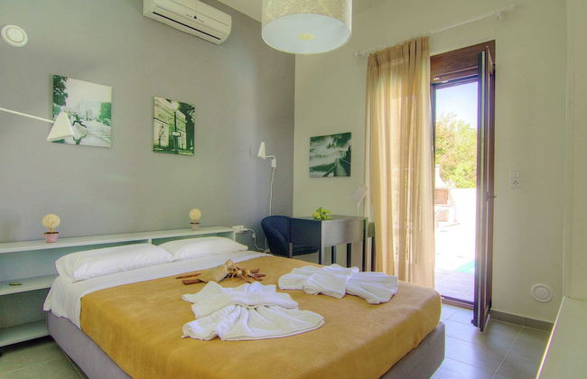 Holiday Home in Crete With Private Pool - Photo 4