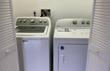 Gorgeous condo with pool view in walking distance to Siesta Key Beaches - Foto 10