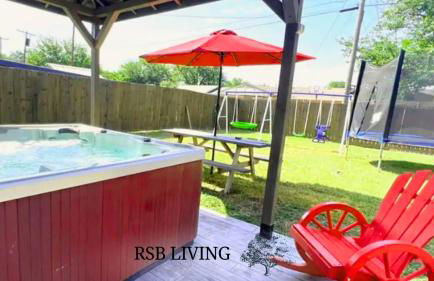 Stunning 4BR 2BA Hot Tub Cozy Holiday Home in Plano - Foto 1