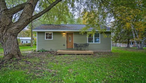 Pet-Friendly Petoskey Area Cabin, Walk to River! - Foto 3