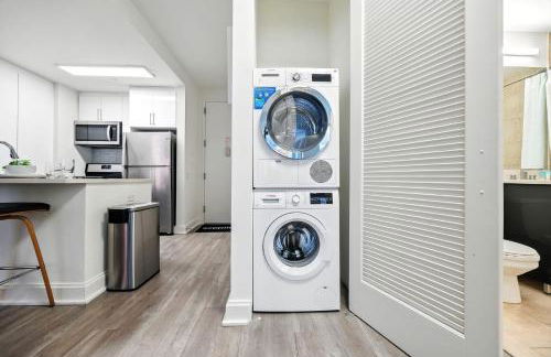 FiDi 1 BR w Work Setup by Anyplace - 11718 - Foto 11