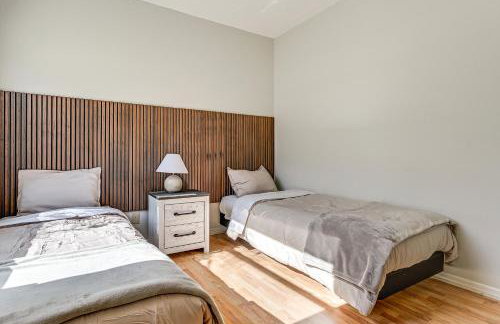 Dock, Lanai and Pool! Modern Red Bug Lake Retreat - Foto 27