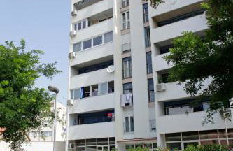 Modern 2-Bed Apt, Late check in available - Photo 54