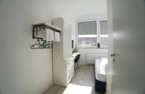 Nujen- Hotel und Apartment Stuttgart Zuffenhausen - Foto 1