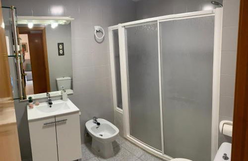 Apartamento con terraza en primera línea de playa - Foto 16