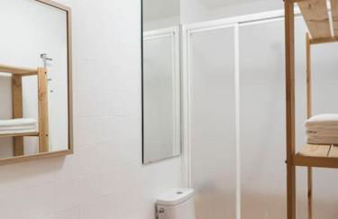 Piso luminoso en el centro de Vigo para 8 personas - Foto 9