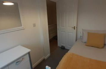 Hawksworth House in Chelmsley Wood, Birmingham near Solihull, near the NEC, HS2, JLR, Bear Grylls Centre, Resorts World and Birmingham airport, with a garage and free parking, great for families and contractors - Foto 14