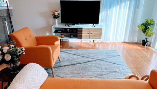 Contemporary House with Ocean View Decks - Photo 2