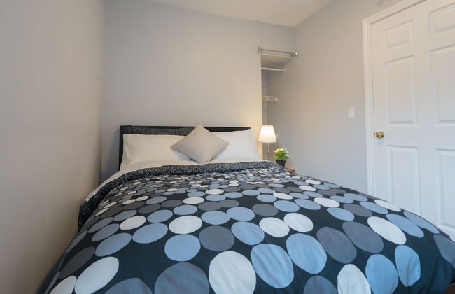 Applewood Suites - 4 BDRM King West - Photo 13