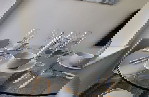 Inviting 6-bed House in Nuneaton - Foto 1