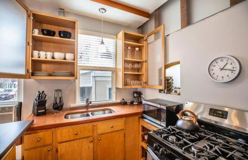 New Distinctive Historical Unit from 5 Star Host - Foto 6