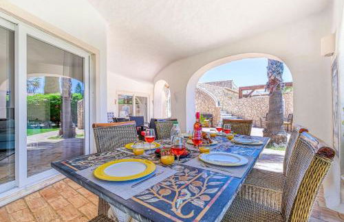 Golfinhos - MAGNIFICENT & SPACIOUS 5 BEDROOM VILLA - Foto 110