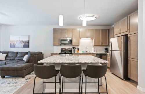 Fitness Room Pool Univ Research Park and Parking - Foto 16