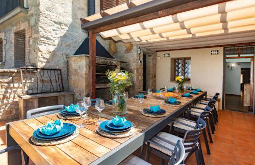 21 Sleeps Private Pool Villa & BBQ Near Barcelona - Foto 10