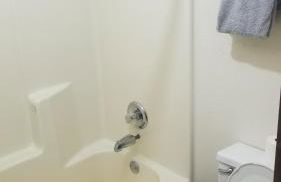 OSU King Bed Hotel Room 111 Booking - Foto 5