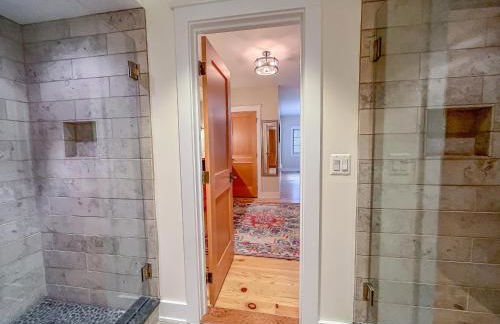 Stunning Luxury Ski-InSki-Out Home w Hot Tub - Foto 36