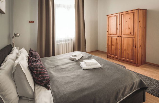 Bearsleys Downtown Apartments - Photo 3