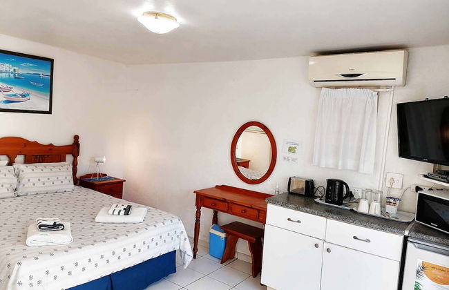 Boathouse Bed and Biscuit - Lower Deck - Photo 13