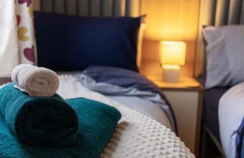 Lake View Holiday Home - Fishing Lakes, Heated Outdoor Swimming Pool 500yrds on Sister Park , Pool Open April to September - Foto 18