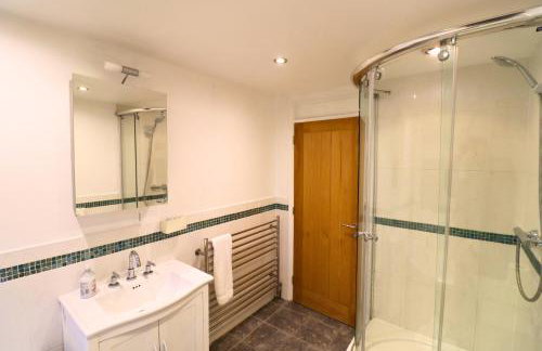 Weybridge Stunning Five Bedroom House With Garden - Foto 16