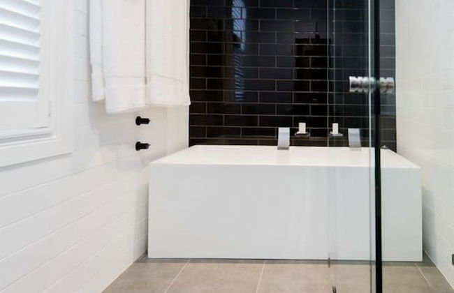 Bespoke On Main - Photo 8