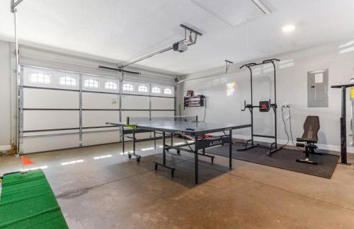 Sleeps 12 | 2 Kings w/ Ping-Pong, Gym, Arcade, BBQ - Foto 26