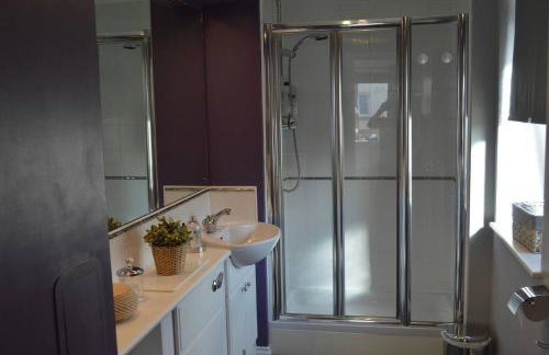 Large 2 bed flat, 2 bath, free parking & lift - Foto 31