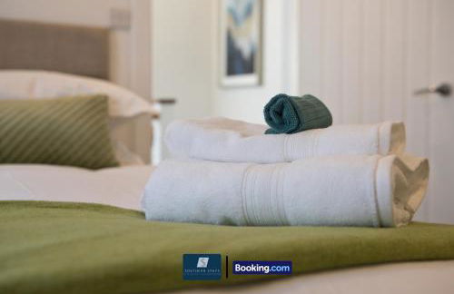 2 Bed House By Southern Stays Short Lets & Serviced Accommodation Bournemouth With Parking - Relocation & Family, 1km From The Beach - Photo 54