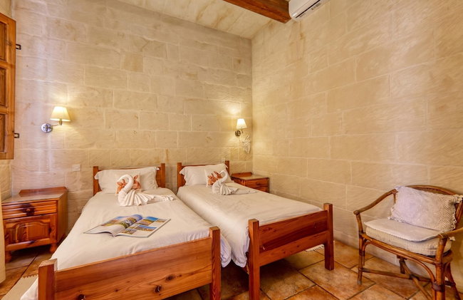 Ta'leli Pool Farmhouse in Gozo - Photo 7